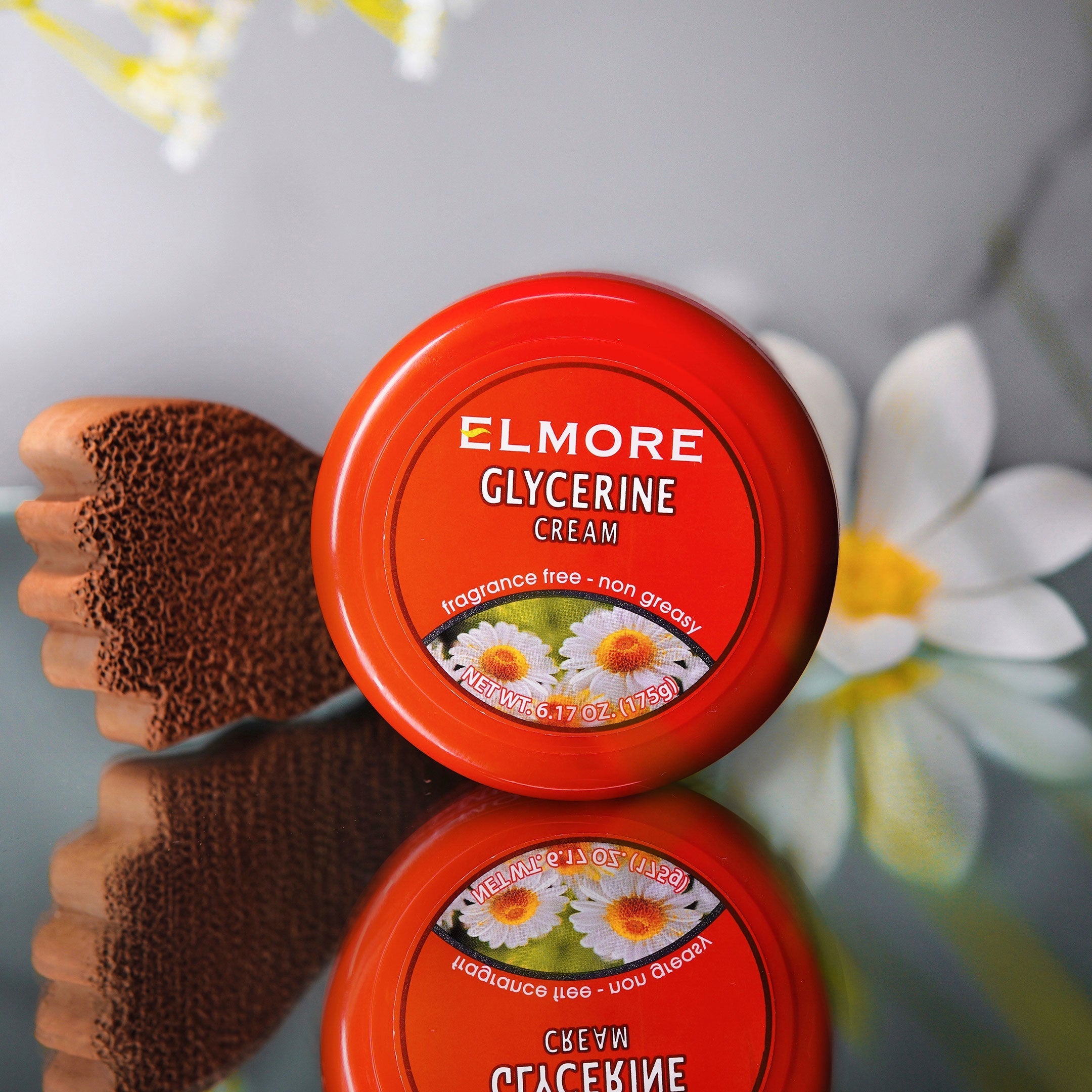 Non-greasy face and body cream with chamomile and glycerine